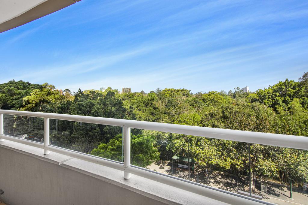 Super Convenient Apartment with Garden Views - Accommodation Directory