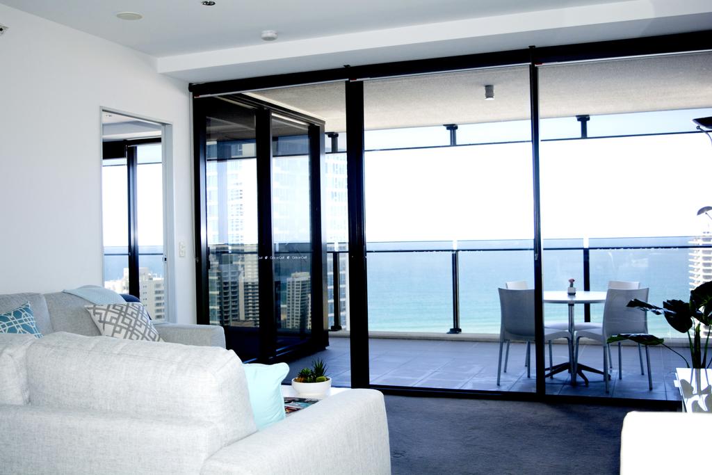 Surfers Paradise Two Bedroom Luxury Seaview Spa Apartment - Sealuxe - thumb 3
