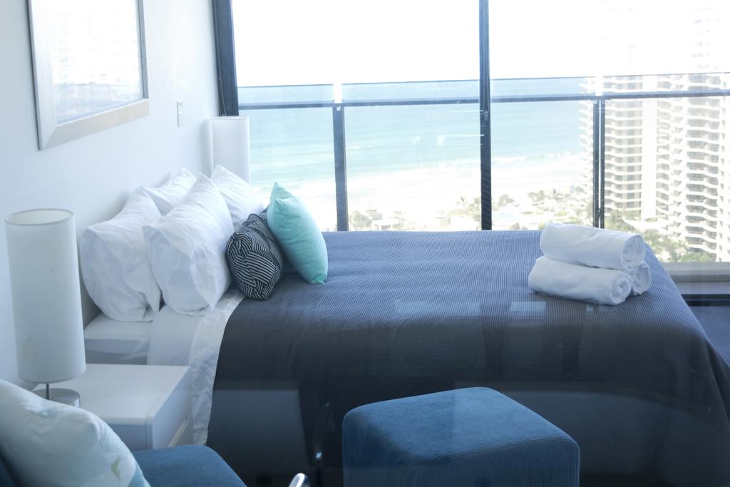Surfers Paradise Two Bedroom Luxury Seaview Spa Apartment - Sealuxe - thumb 2