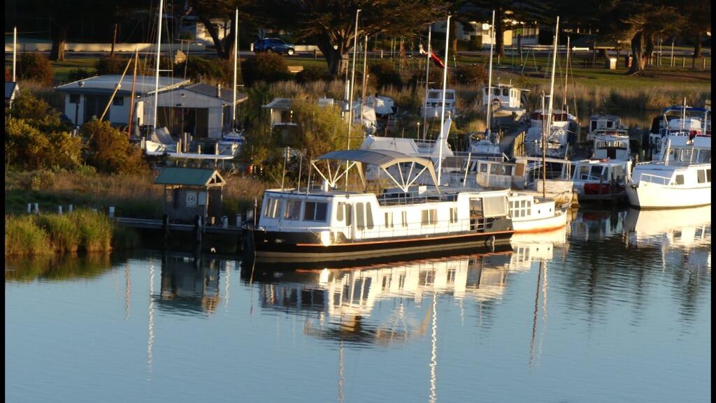 Swamp Fox luxury 2BR Dutch Barge - South Australia Travel