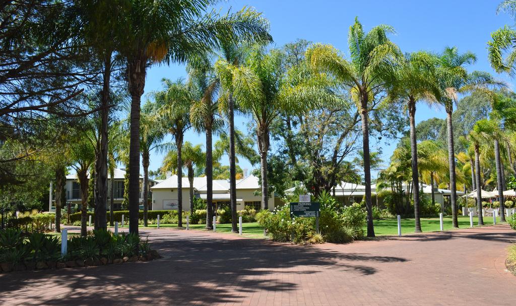 Swan Valley Oasis Resort - Accommodation Airlie Beach