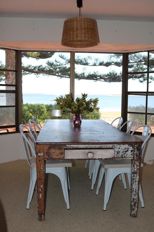 Tall Pines Beach House At Mount Dutton Bay (part Of Coffin Bay Waterways) - thumb 2