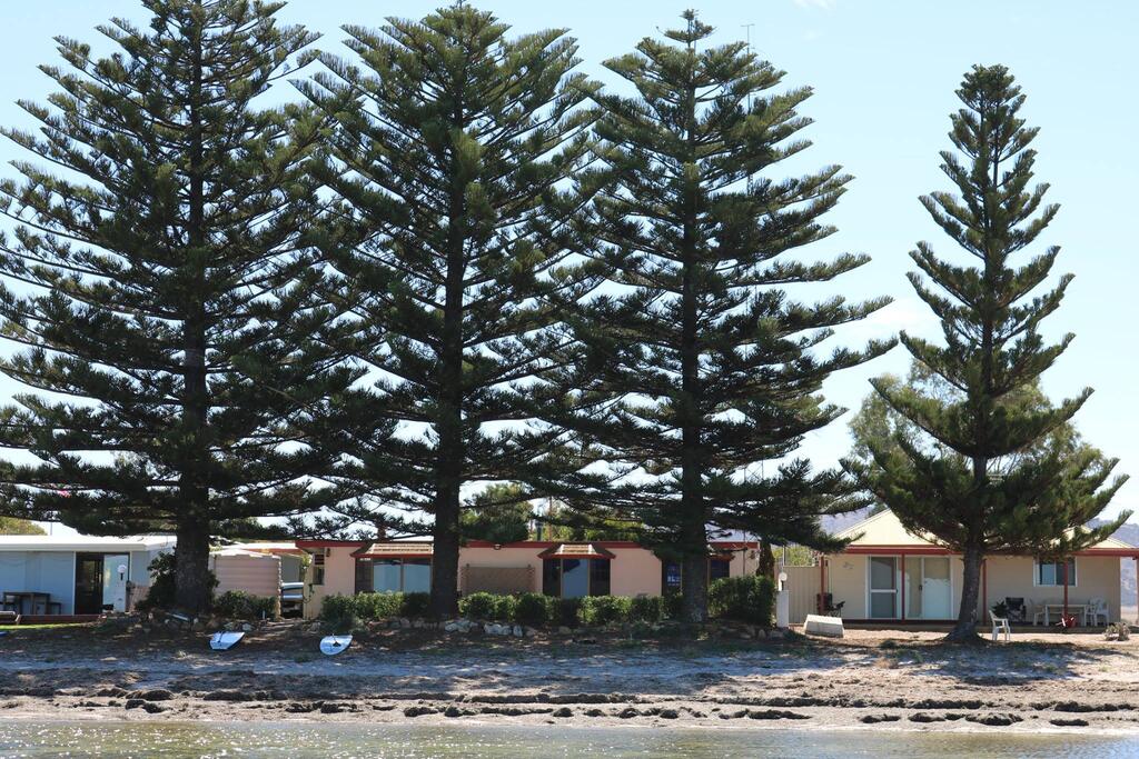 Tall Pines Beach House At Mount Dutton Bay (part Of Coffin Bay Waterways) - thumb 1