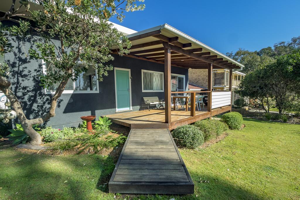 Tallowood beachfront cottage - Accommodation Airlie Beach
