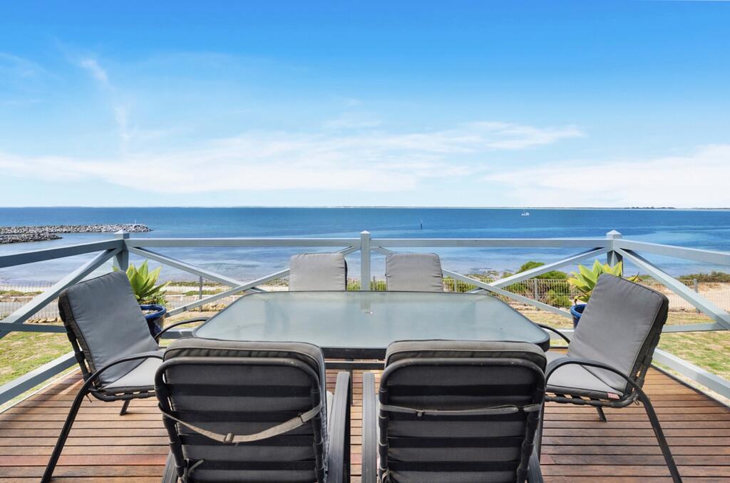 The Beach House - Point Turton - Accommodation Adelaide