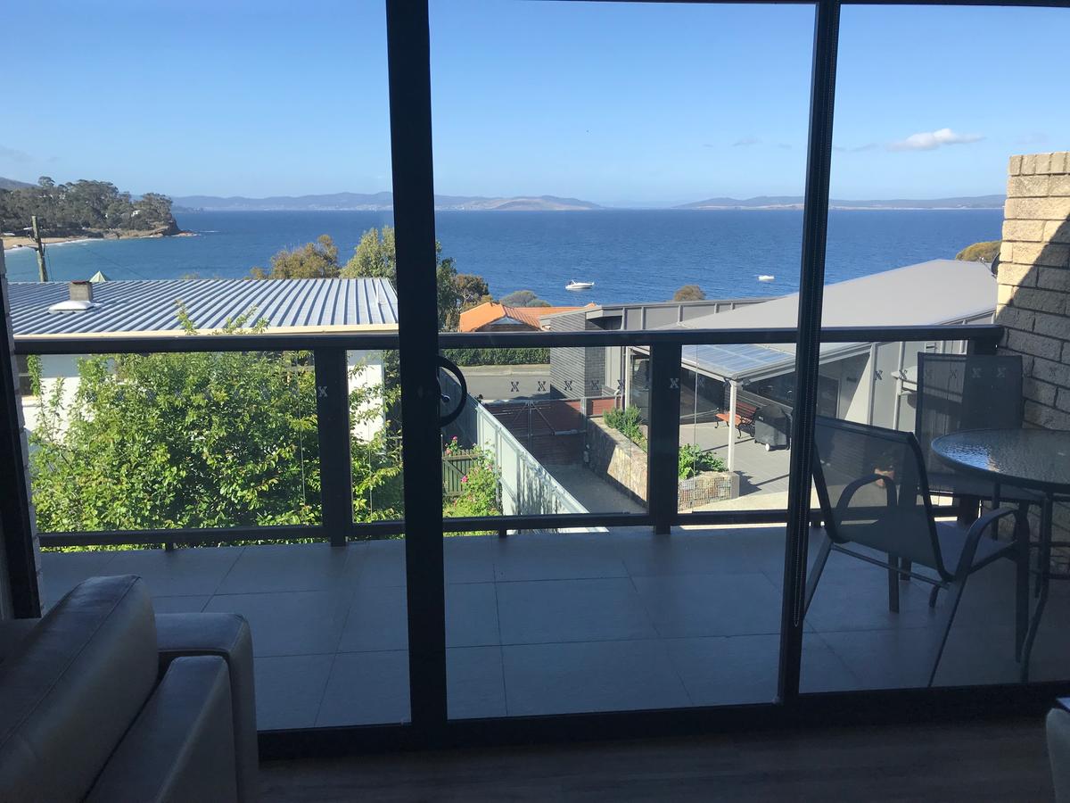 Self Contained Beach View Apartment - Redcliffe Tourism 1