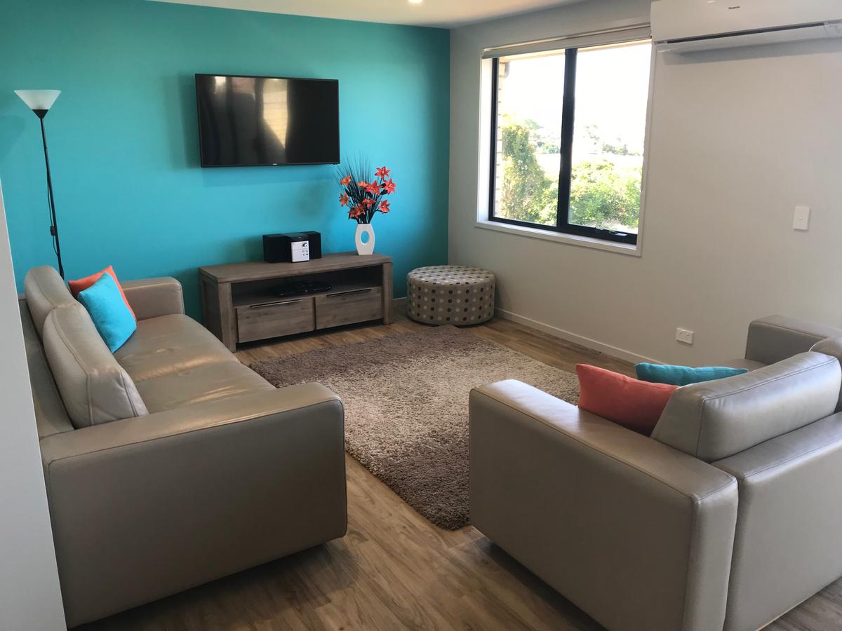 Self Contained Beach View Apartment - Redcliffe Tourism 4