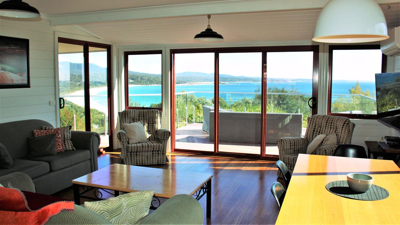 DOLPHIN LOOKOUT COTTAGE - Amazing Views Of The Bay Of Fires - thumb 1