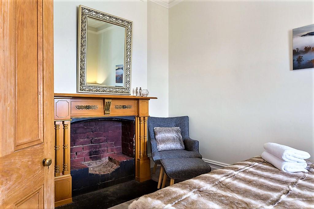 WEST NEST | Classic 3BR Hobart Terrace BEST Location, View, Close To City - thumb 10