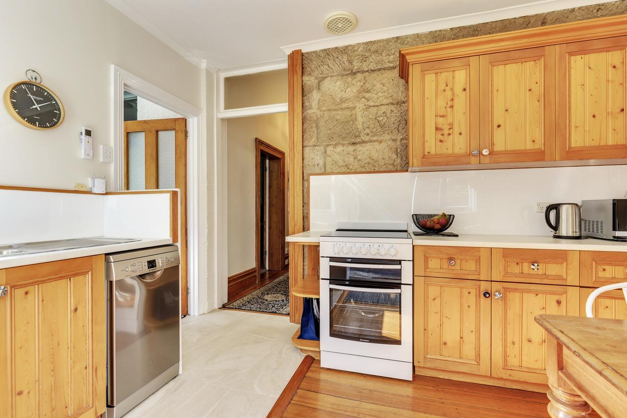 WEST NEST | Classic 3BR Hobart Terrace BEST Location, View, Close To City - thumb 5
