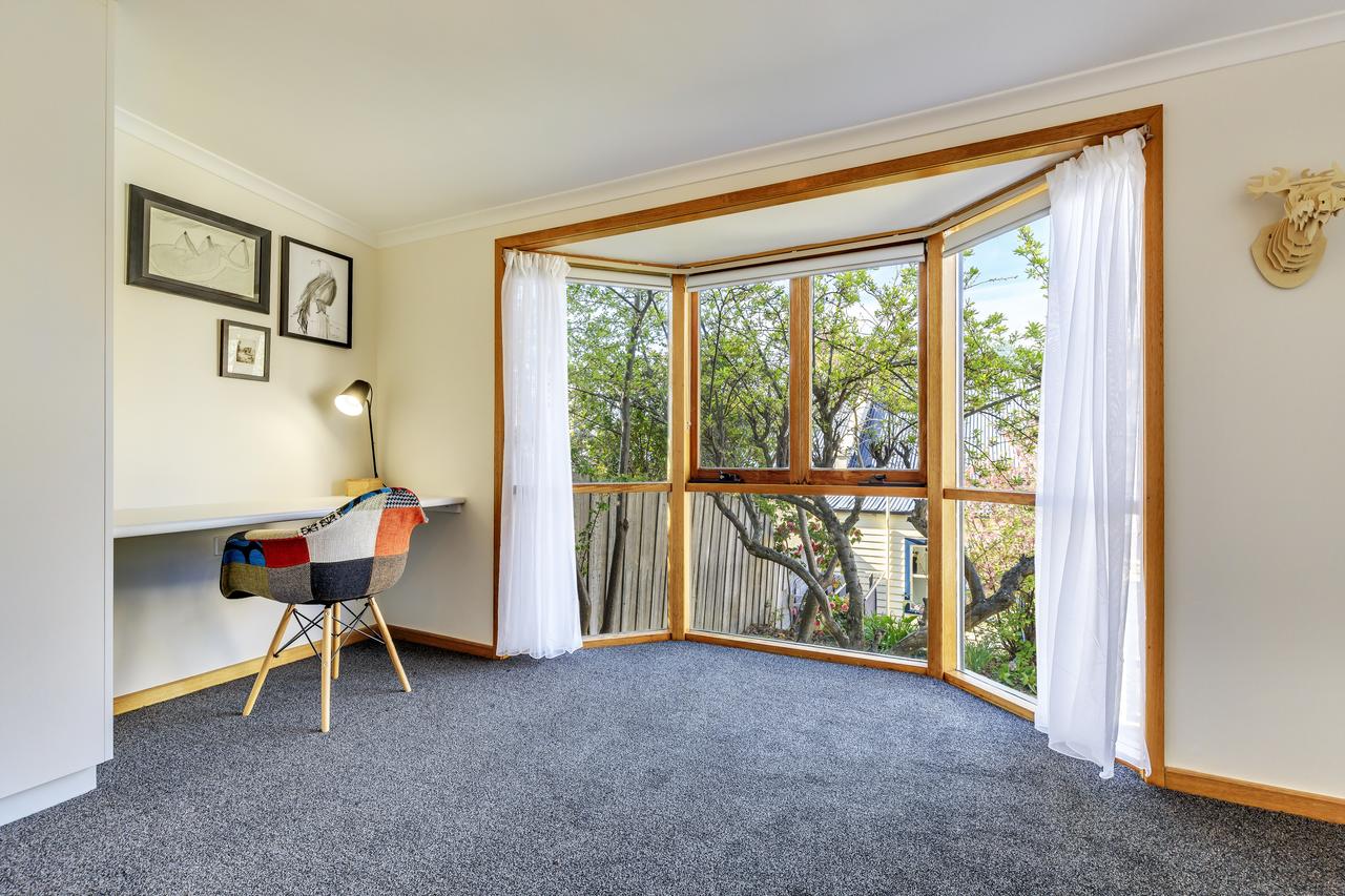 WEST NEST | Classic 3BR Hobart Terrace BEST Location, View, Close To City - thumb 14