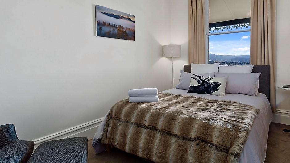 WEST NEST | Classic 3BR Hobart Terrace BEST Location, View, Close To City - thumb 9
