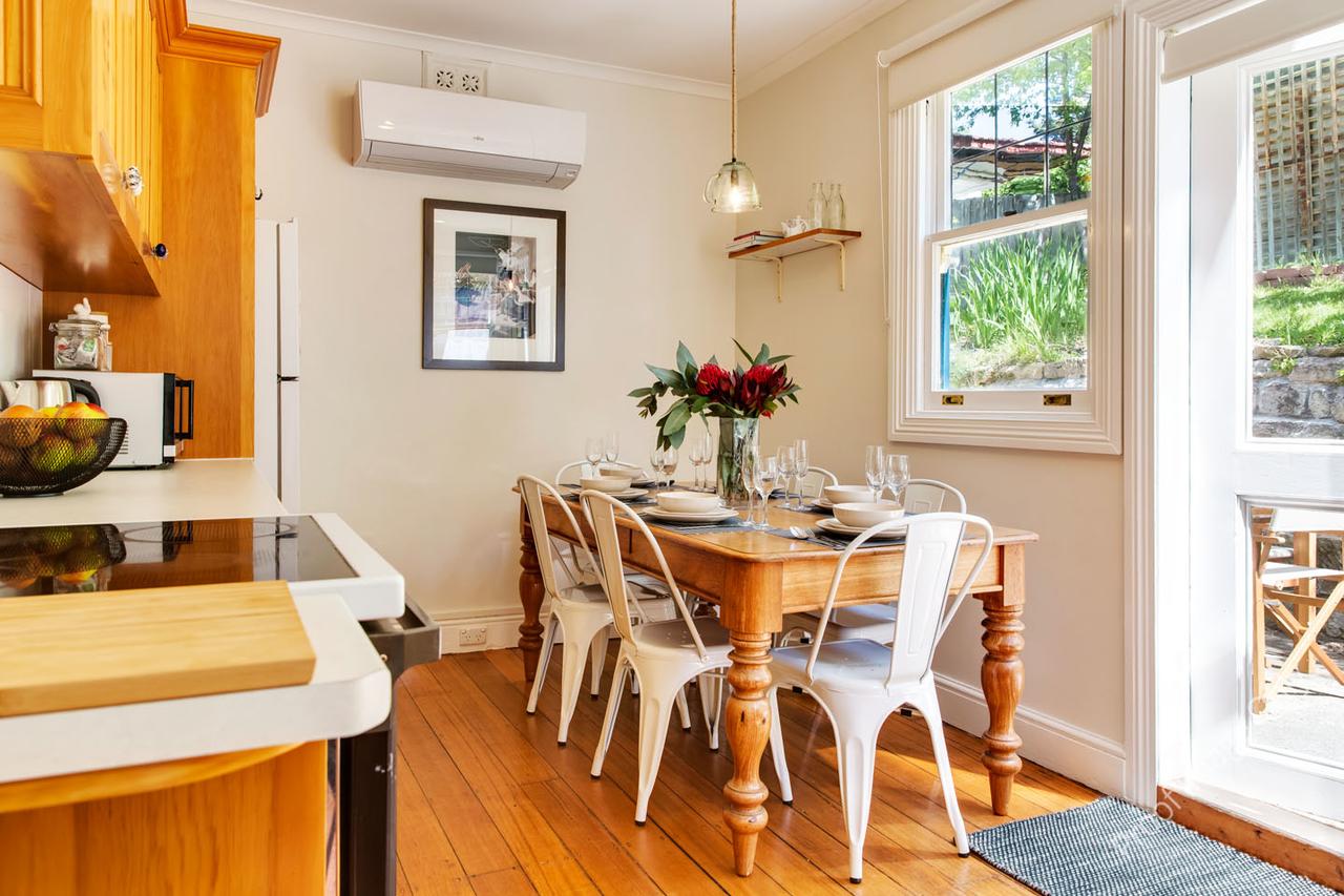 WEST NEST | Classic 3BR Hobart Terrace BEST Location, View, Close To City - thumb 4