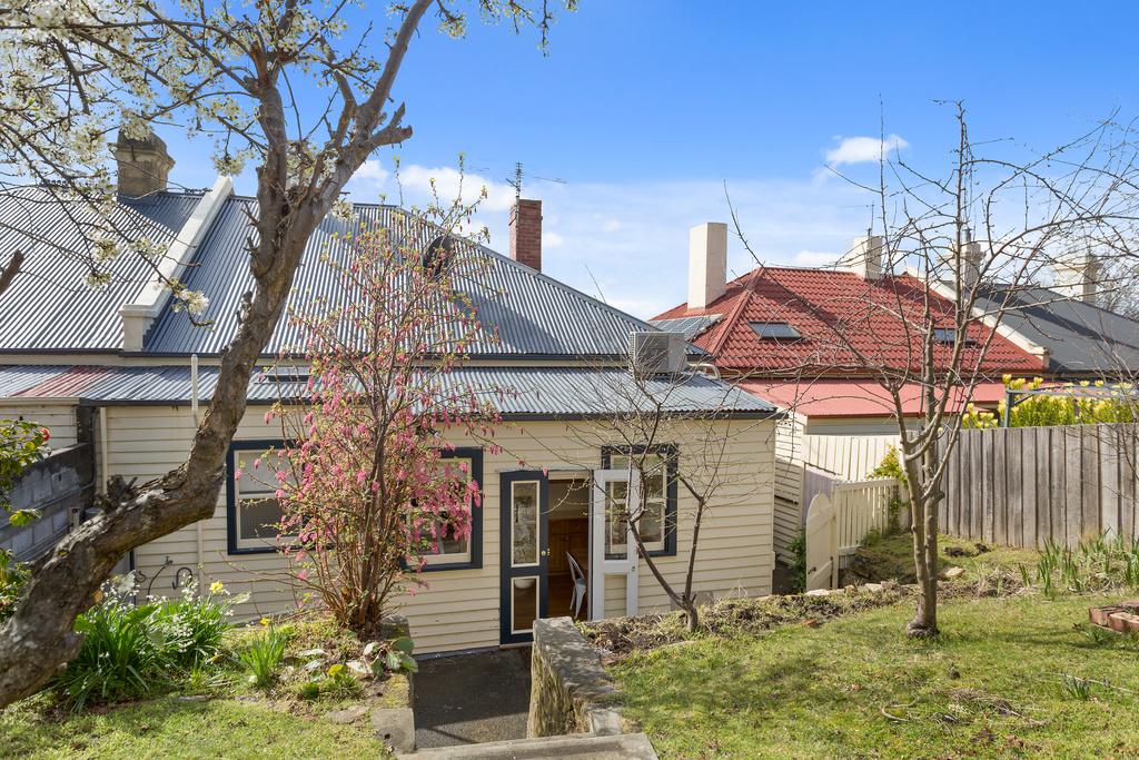 WEST NEST | Classic 3BR Hobart Terrace BEST Location, View, Close To City - thumb 17