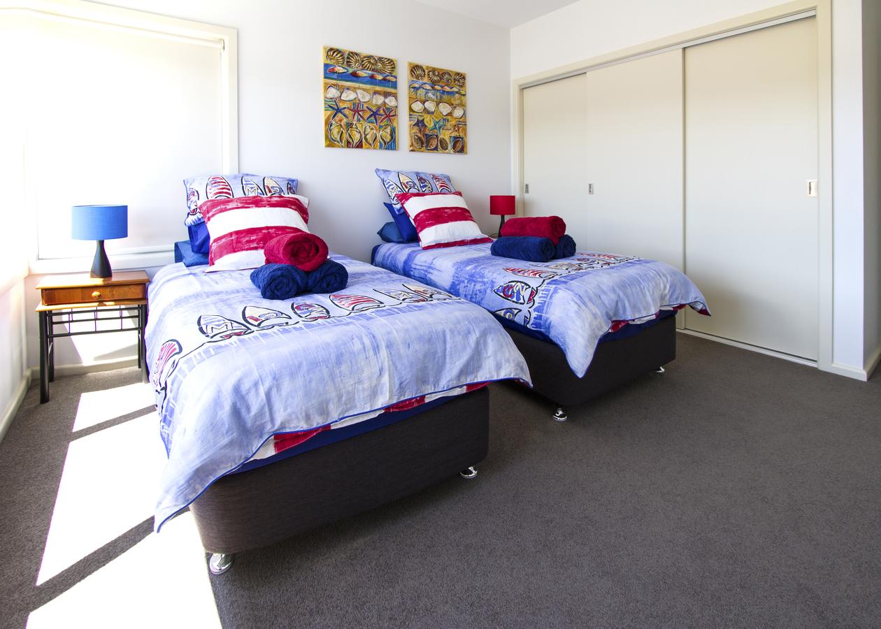 Bellerive Marina View Apartments No 28 - Redcliffe Tourism 13