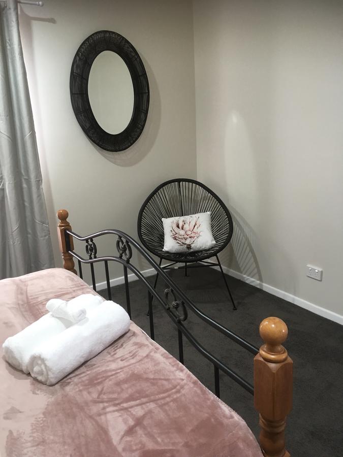 3ree- Spacious & Charming Apartment - Redcliffe Tourism 5