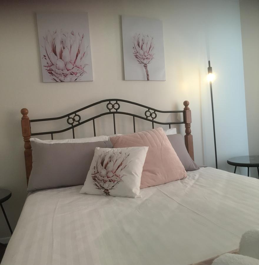 3ree- Spacious & Charming Apartment - Redcliffe Tourism 3