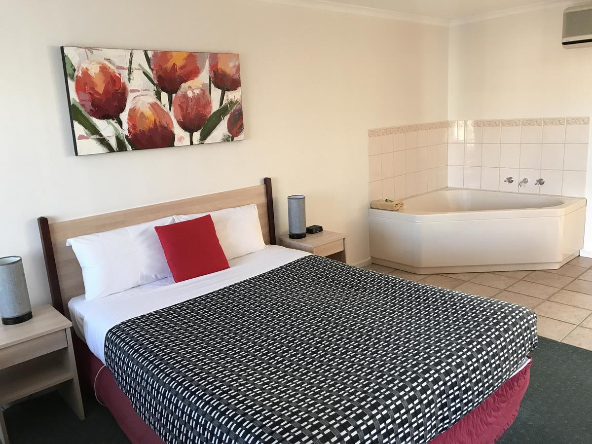 Beachcomber Motel  Apartments - Accommodation Adelaide