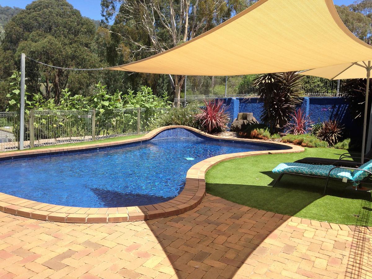 Snow View Holiday Units - Accommodation Airlie Beach