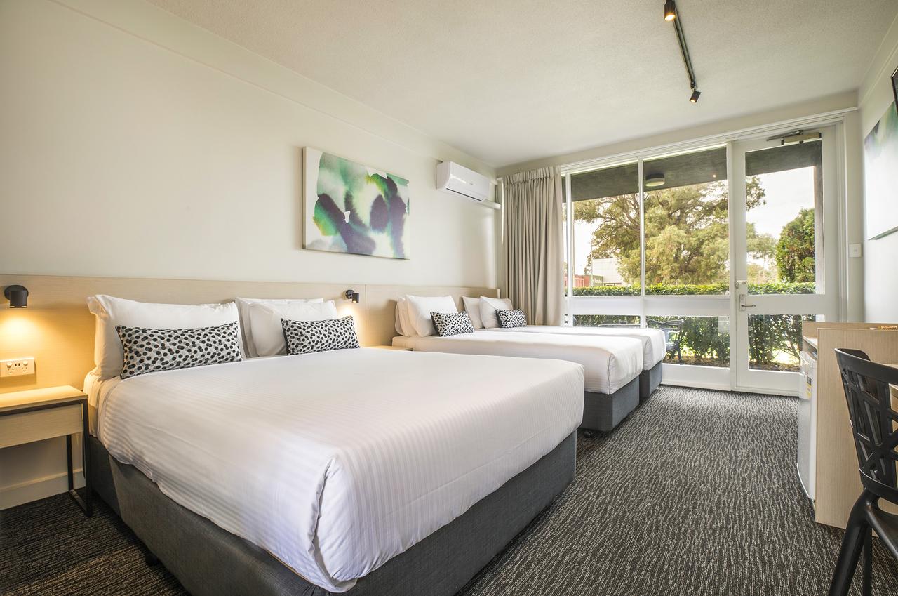 Nightcap at Seaford Hotel - Phillip Island Accommodation