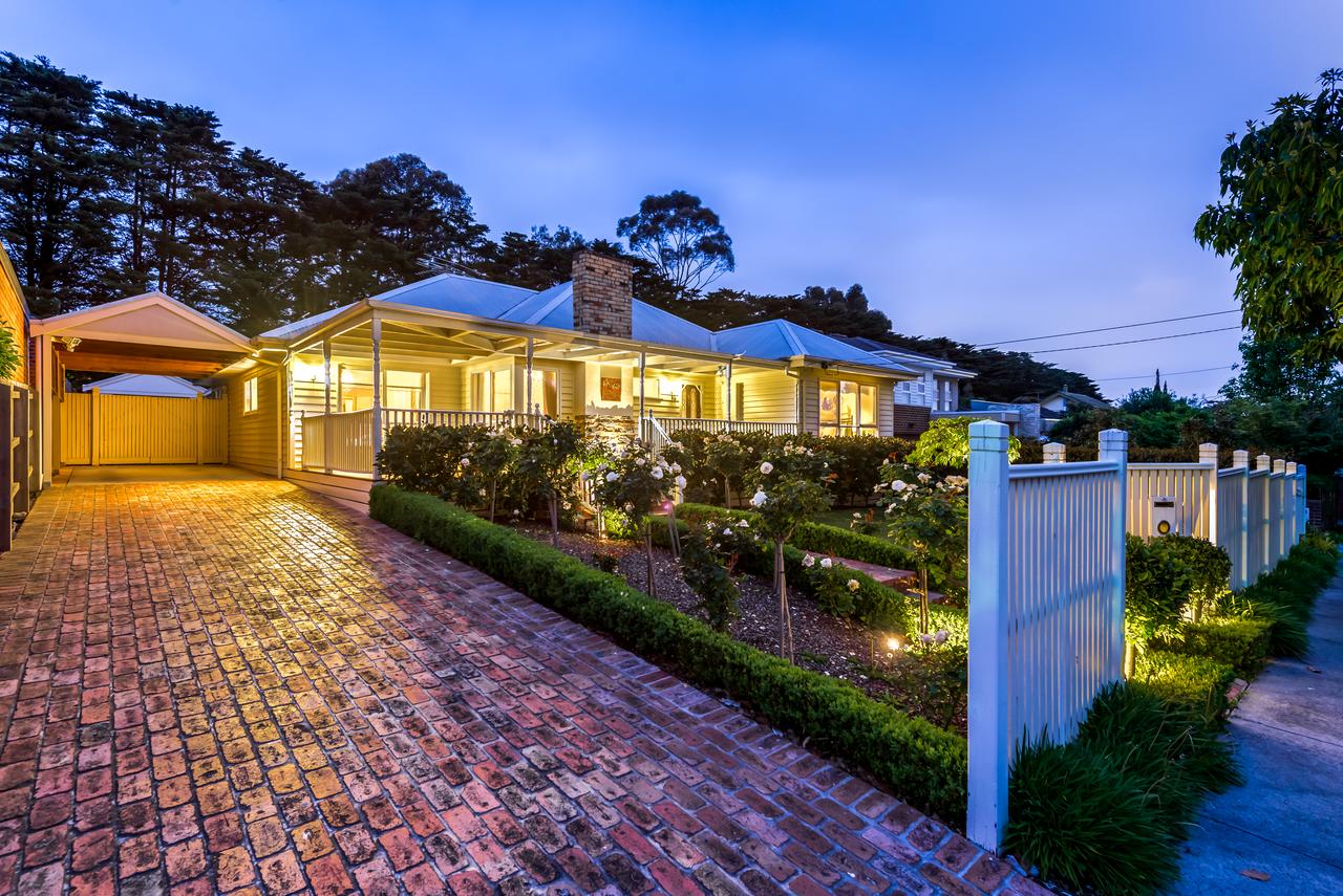 Lovely 5BR full house in Glen Waverley walk to train bus  shops - New South Wales Tourism 