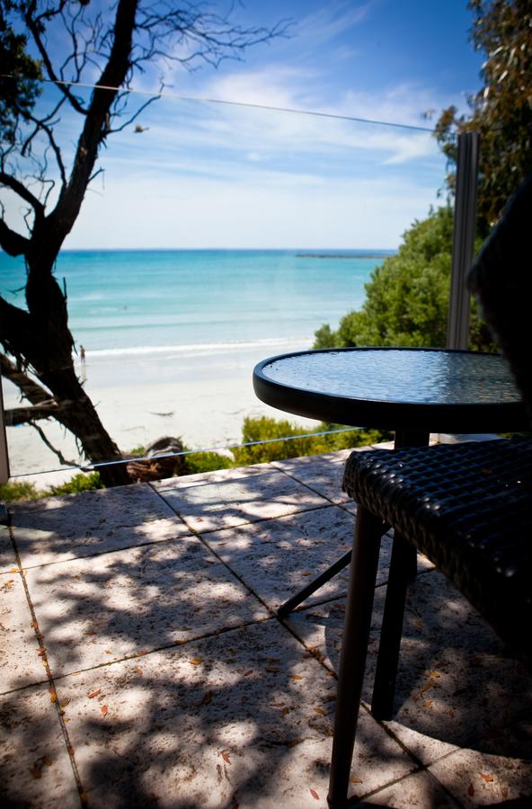 Battery Cove Beach Front Apartment - Redcliffe Tourism 5