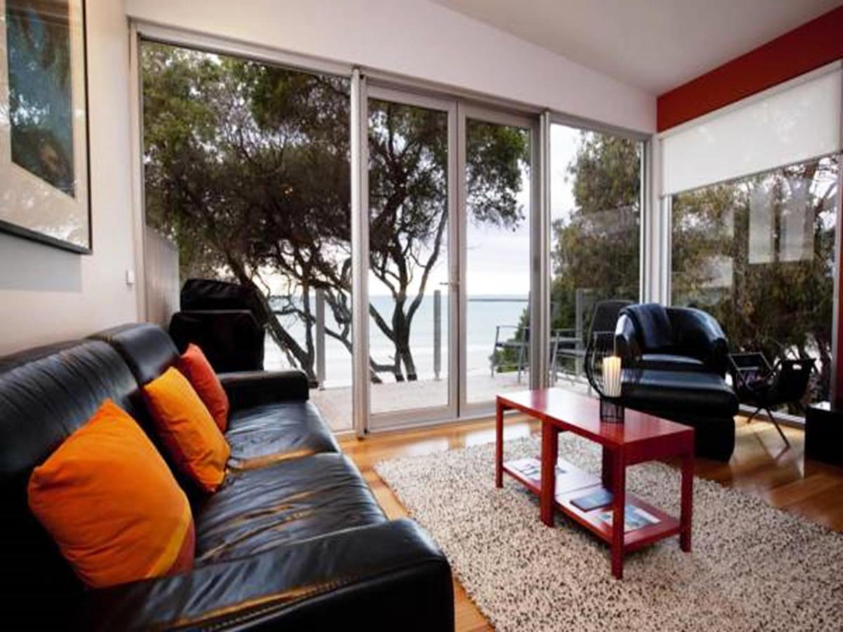 Battery Cove Beach Front Apartment - Redcliffe Tourism 16