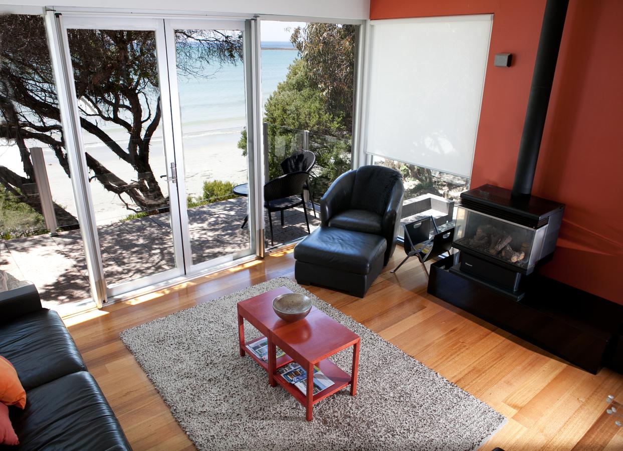 Battery Cove Beach Front Apartment - Redcliffe Tourism 11
