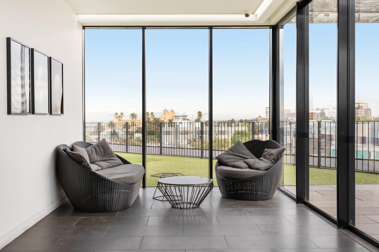 Modern Apartment In The Heart Of St Kilda - Redcliffe Tourism 17
