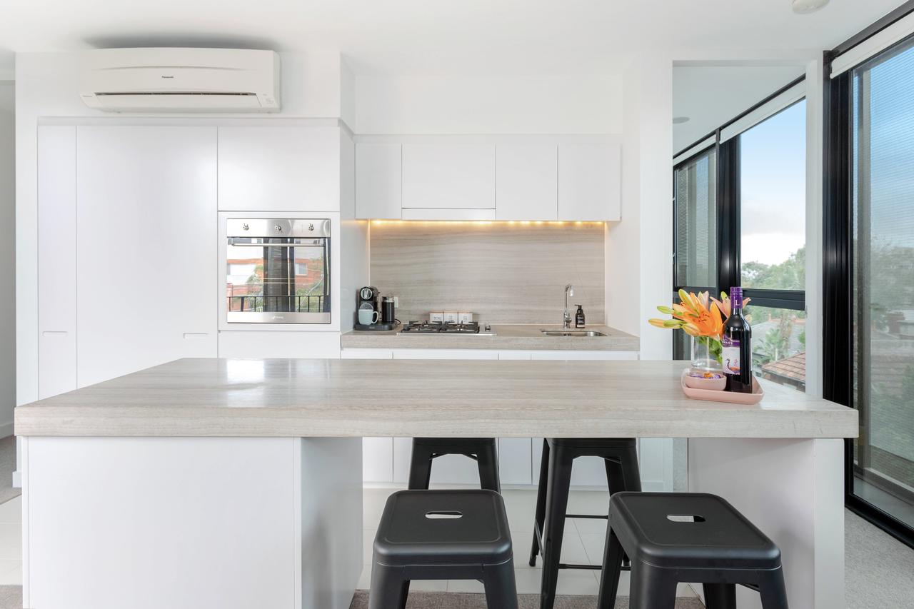 Modern Apartment in the heart of St Kilda - New South Wales Tourism 