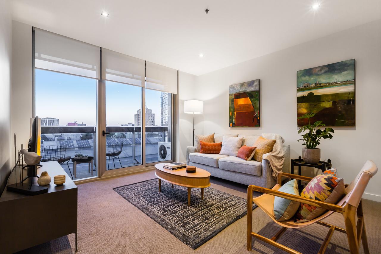 Auguste, Melbourne CBD Private Accommodation With Parking - Accommodation ACT 2