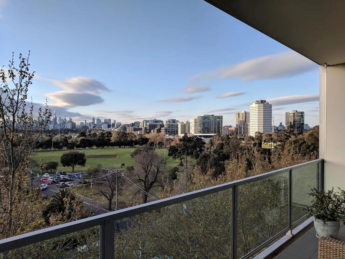 Best View St Kilda 1 BR - Spectacular Sunset Hideaway - thumb 2