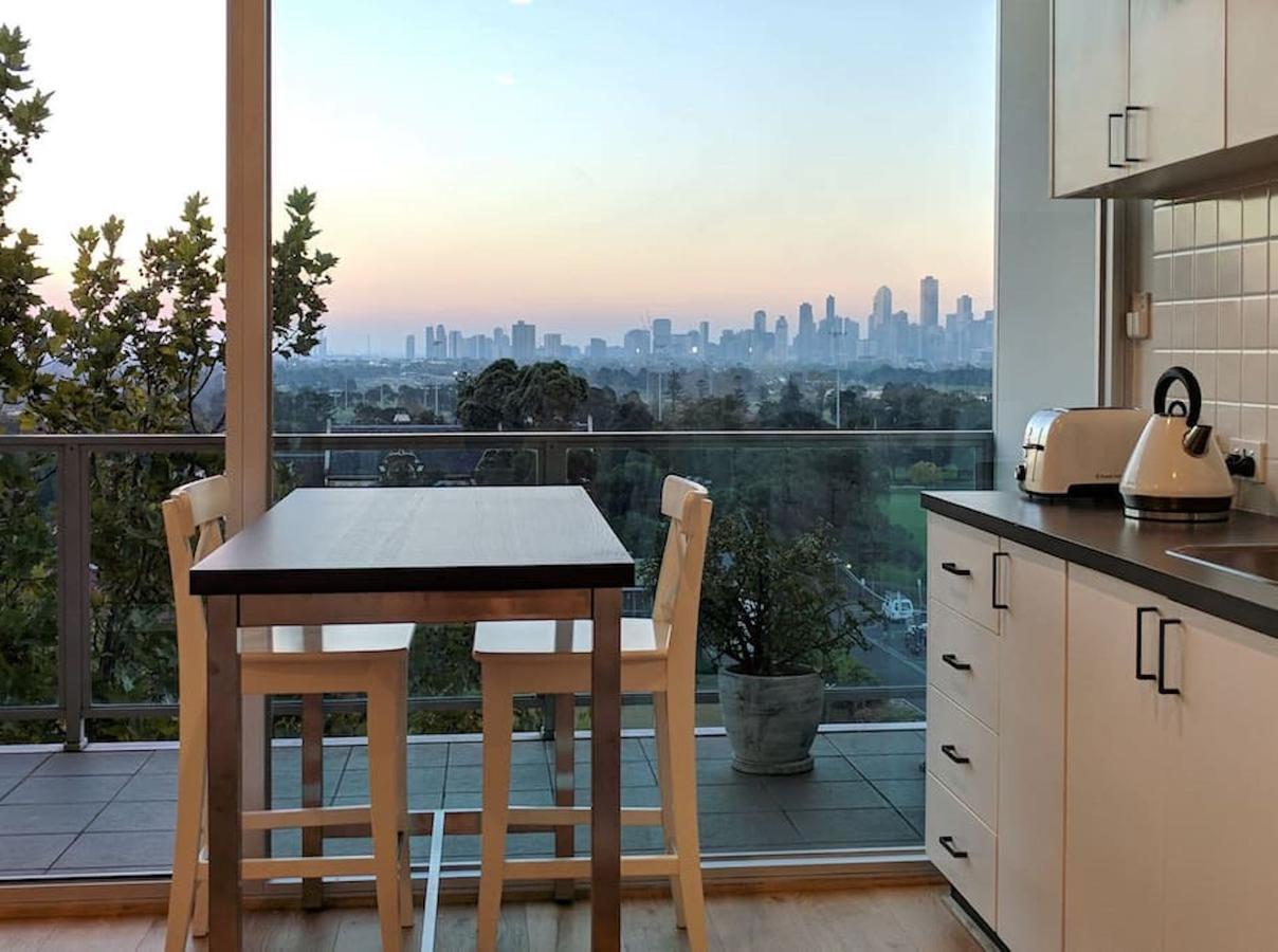 Best View St Kilda 1 BR - Spectacular Sunset Hideaway - Accommodation Airlie Beach