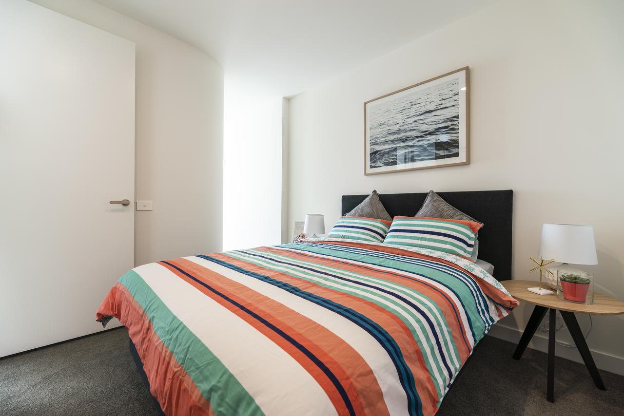 Ocean View/South-bank Premium Location 2 Bedroom Apartments - thumb 8