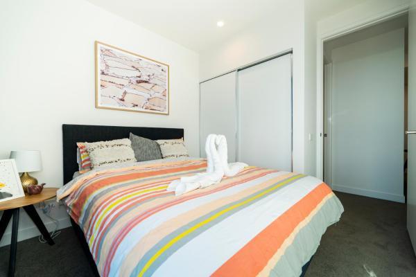 Ocean View/South-bank Premium Location 2 Bedroom Apartments - thumb 13