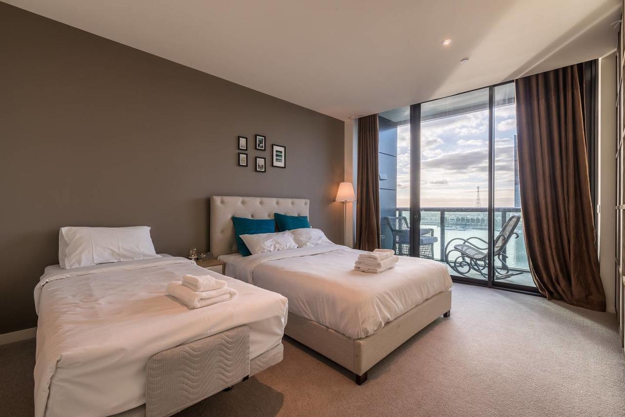 Waterfront 3 Bedroom Luxury Home Victoria Harbour - Accommodation ACT 8