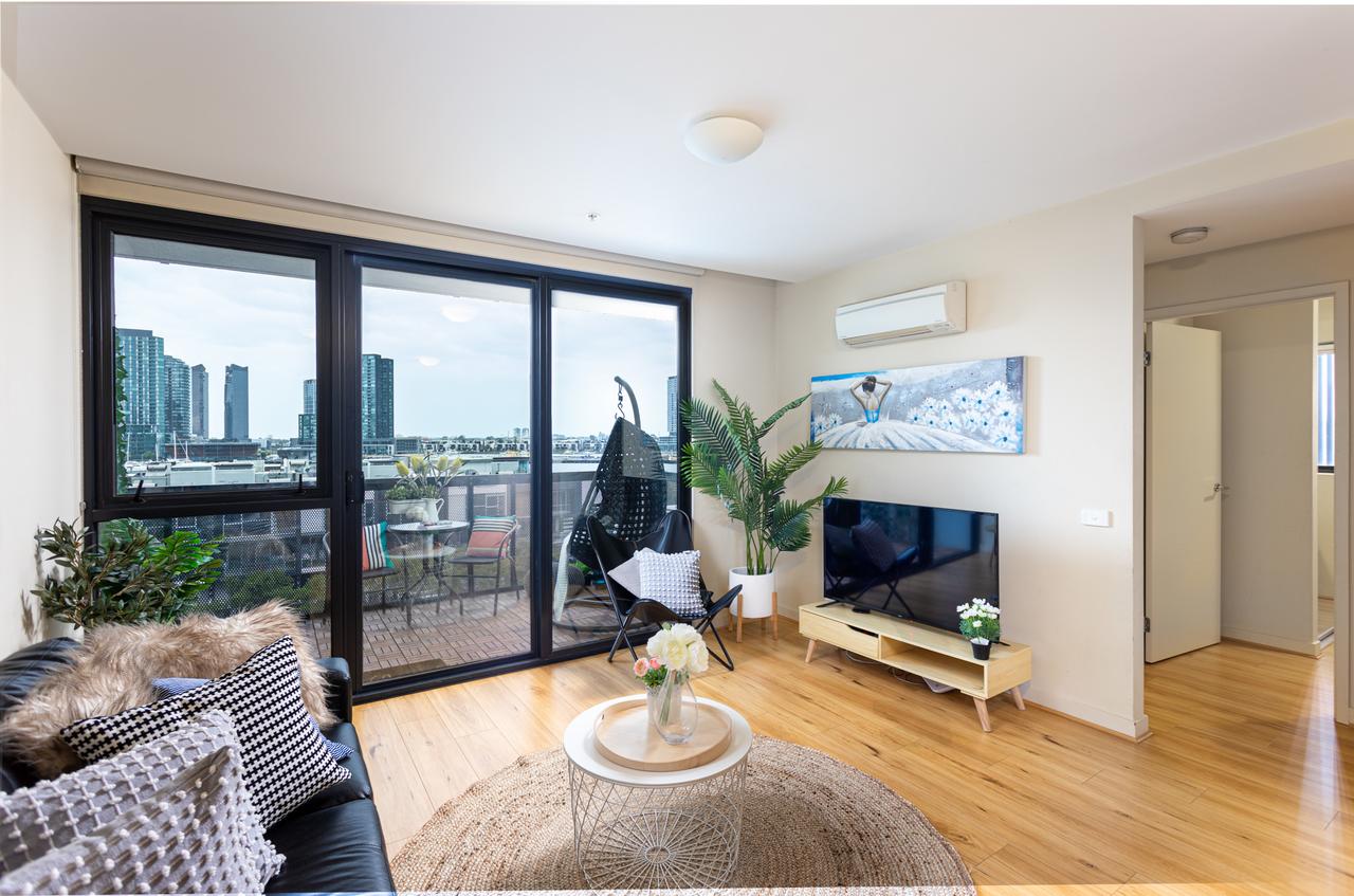 Water Views, Lovely 2BRs, Free Tram Zone, Close To Everything! - Accommodation ACT 4