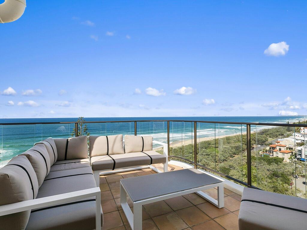 The Penthouse @ Point Cartwright - INSTANT HOTEL WINNER 2019 - thumb 3