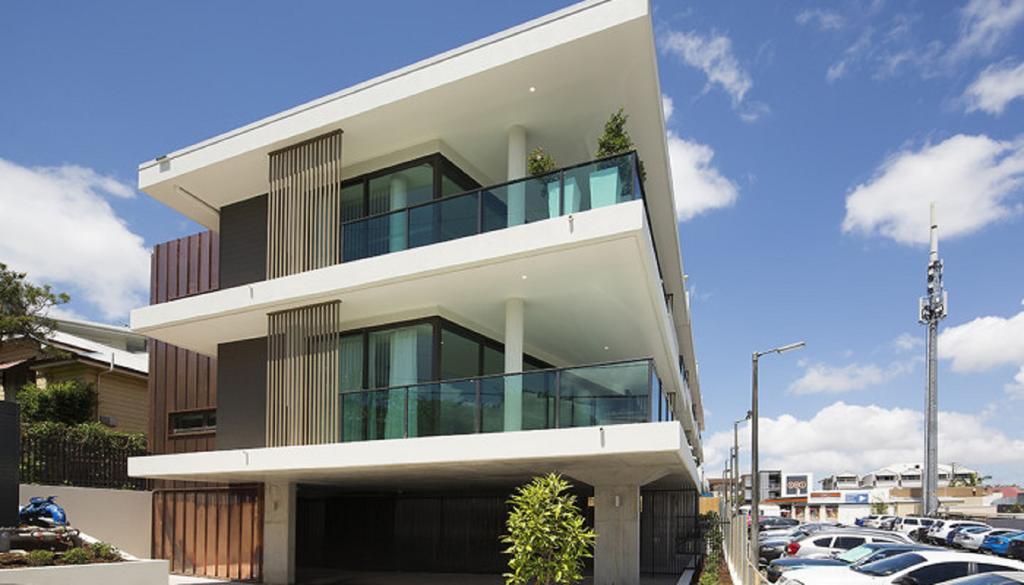 The Princess Bride - Executive 3BR Bulimba Apartment With Balcony In Central Location - thumb 3