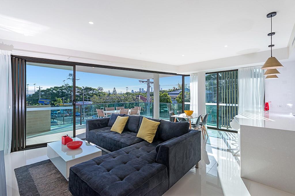 The Princess Of Bulimba - Executive 3BR Bulimba Apartment With Large Balcony Next To Oxford St - thumb 0