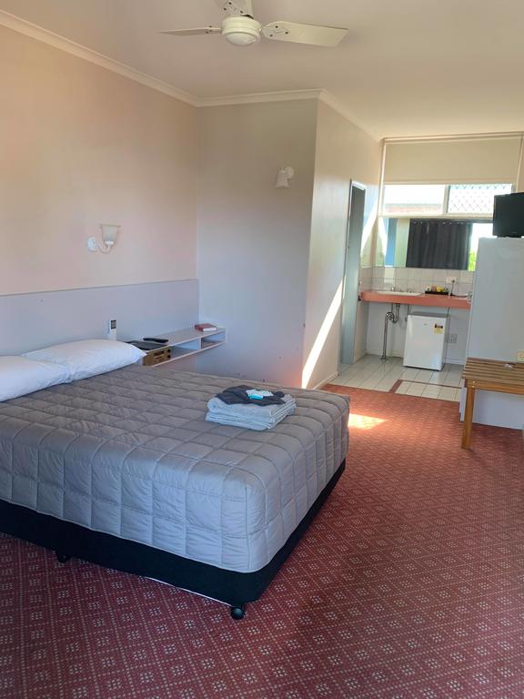 The Royal Motel - Accommodation Airlie Beach