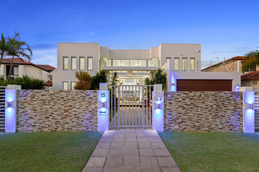 The White House GC Waterfront Home Cinema Jacuzzi Heated Pool - Accommodation Adelaide