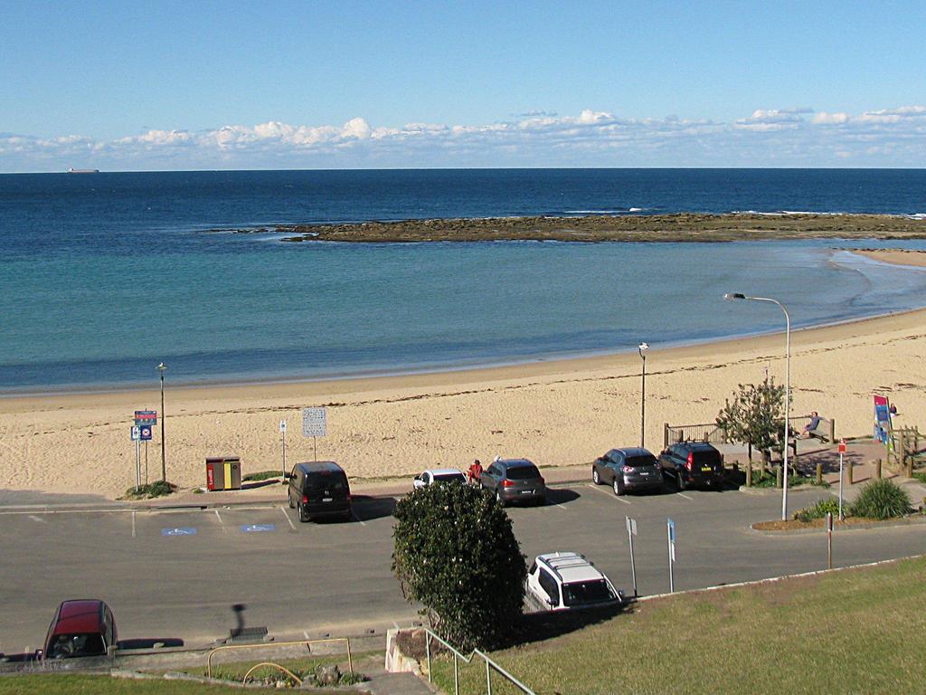 Toowoon Beach View 3br Villa 4 just steps to beach with views - Accommodation Adelaide