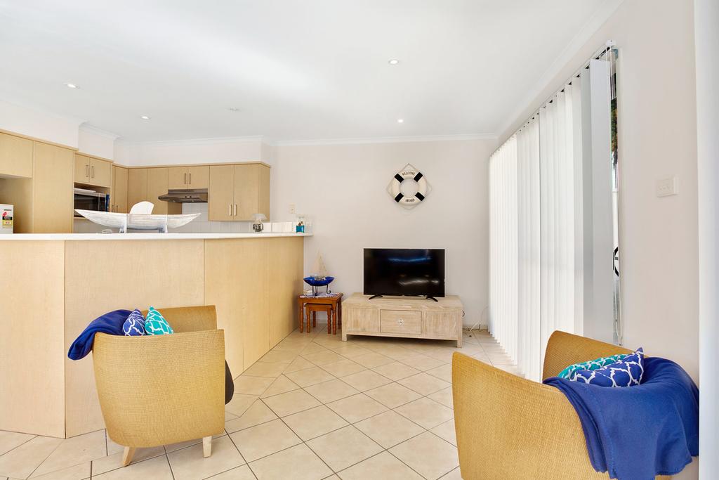 Townhouse In The Heart Of Port Stephens - Accommodation BNB 3