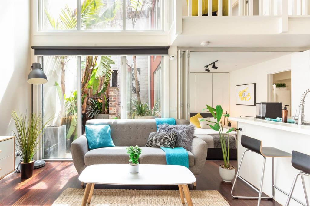 Trendy Loft Near Smith St. with Cosy Courtyard and Parking