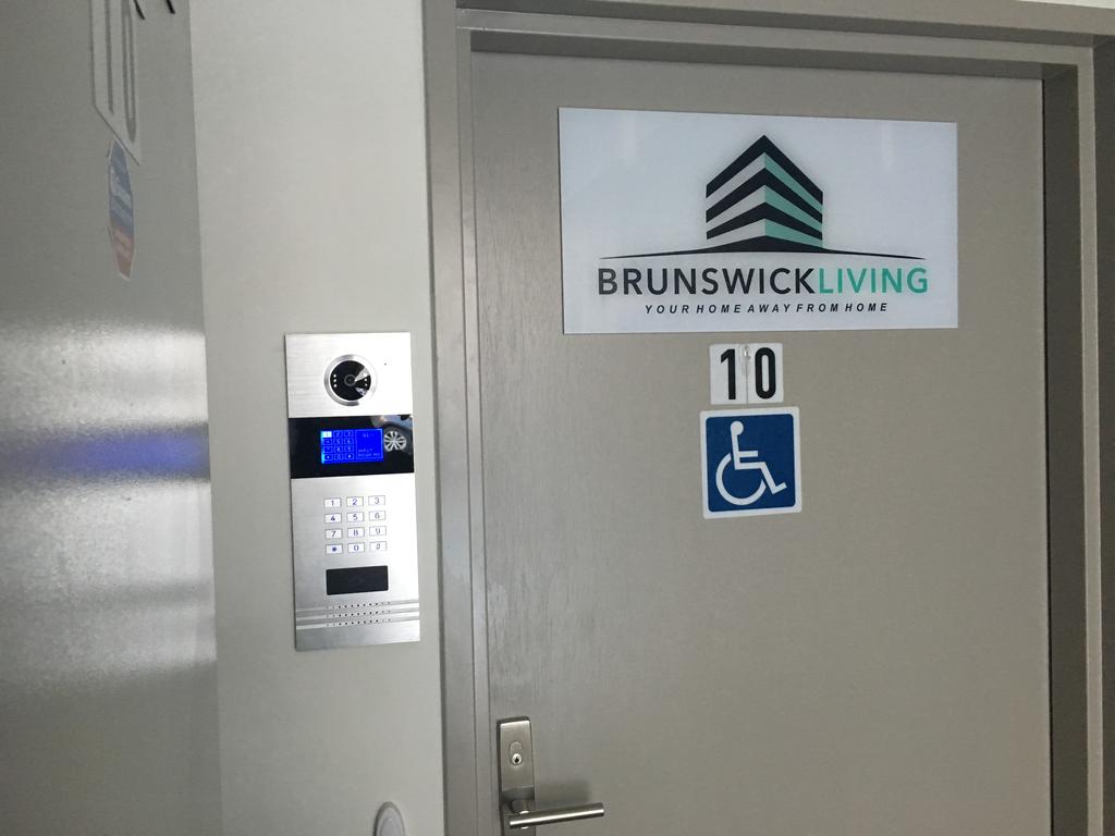 U1 Brunswick Living Brand New Apartment Close To Airport And CBD - thumb 3