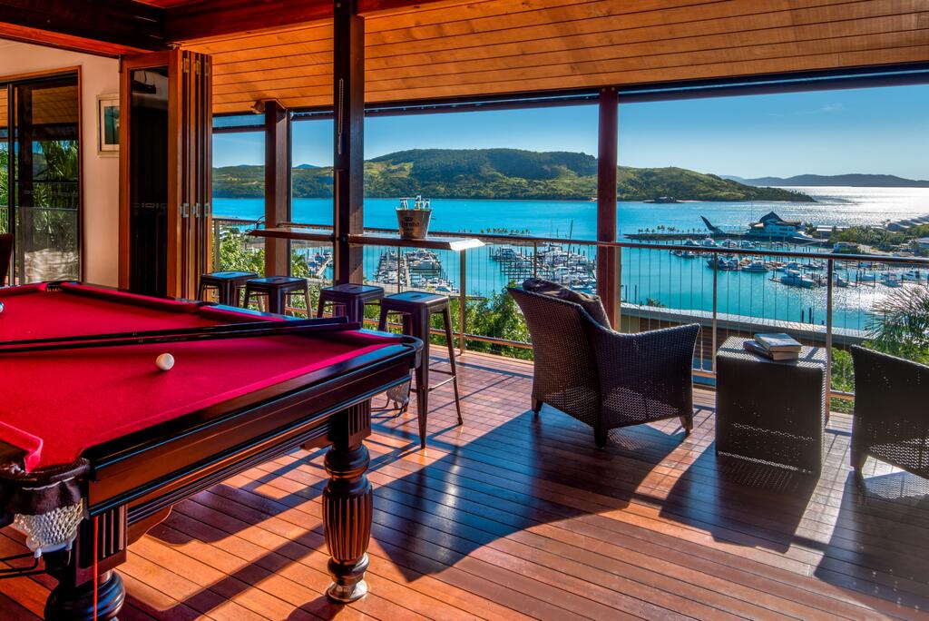 Uisce Luxury Holiday House With Jacuzzi Pool Table Cinema Premium Foxtel And Two Buggies - thumb 0