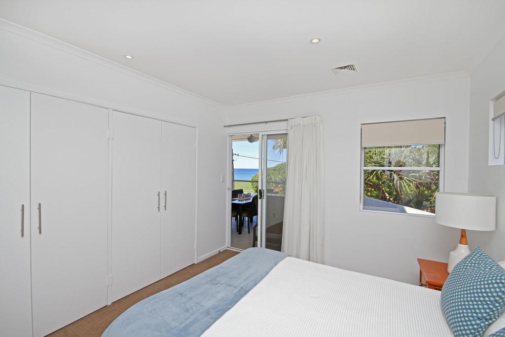 Unit 2, Beach Gallery, 9 Andrew Street Point Arkwright, 500 BOND, LINEN SUPPLIED - Tourism Noosa 3