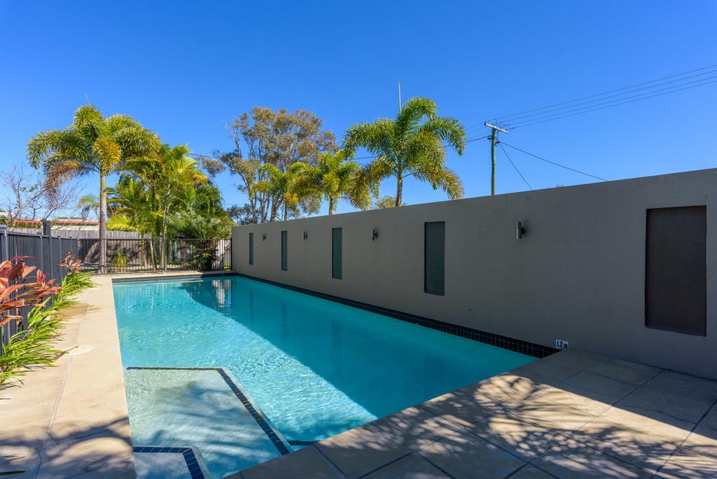 Unit 4 Rainbow Surf - Modern, Double Storey Townhouse With Large Shared Pool, Close To Beach And Shop - thumb 2