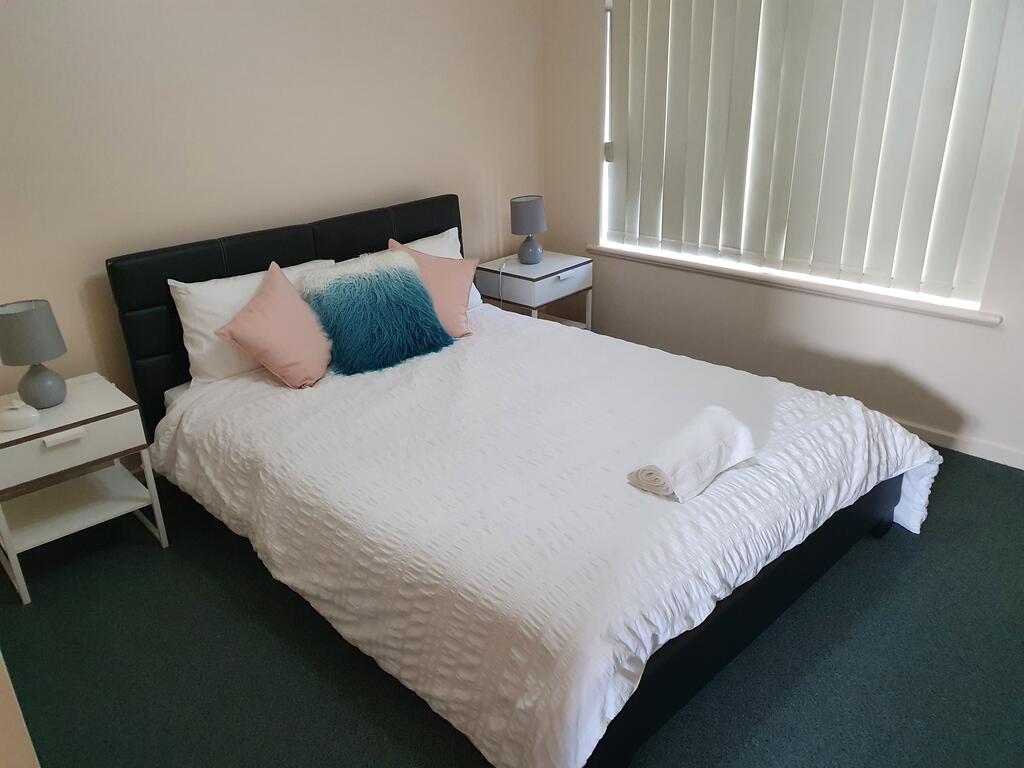 Value 2 Bed Villa Close to QEH  Airport  City  Beach - Accommodation Adelaide